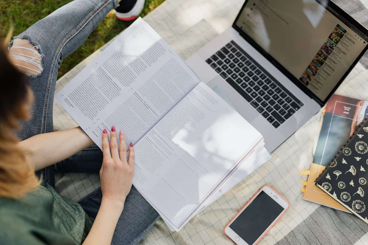 Benefits of Local Tutoring vs. Online Platforms